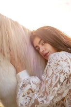 Afbeelding in Gallery-weergave laden, Bloes kant