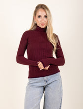 Afbeelding in Gallery-weergave laden, Sara

