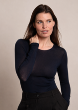 Afbeelding in Gallery-weergave laden, Davia
