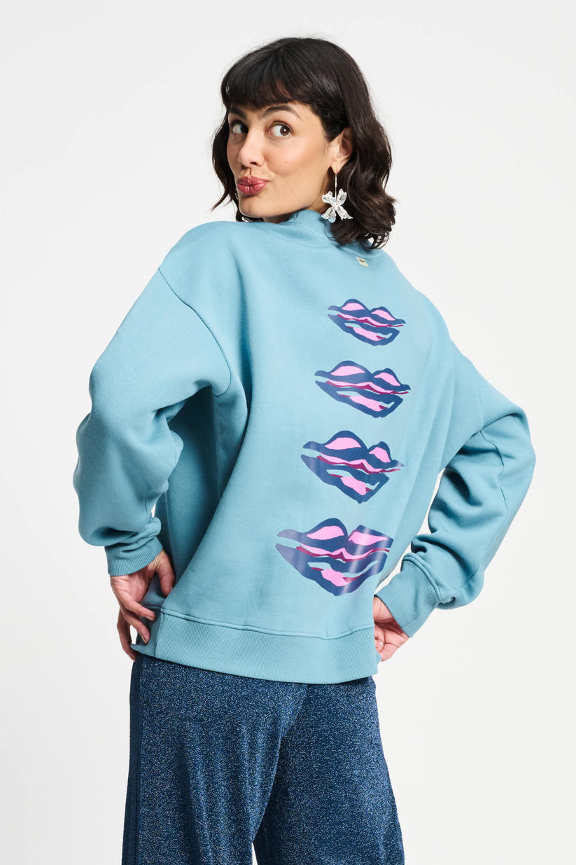 Sweater lips