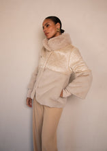 Afbeelding in Gallery-weergave laden, Jas Olisa
