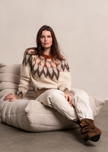 Afbeelding in Gallery-weergave laden, Isa

